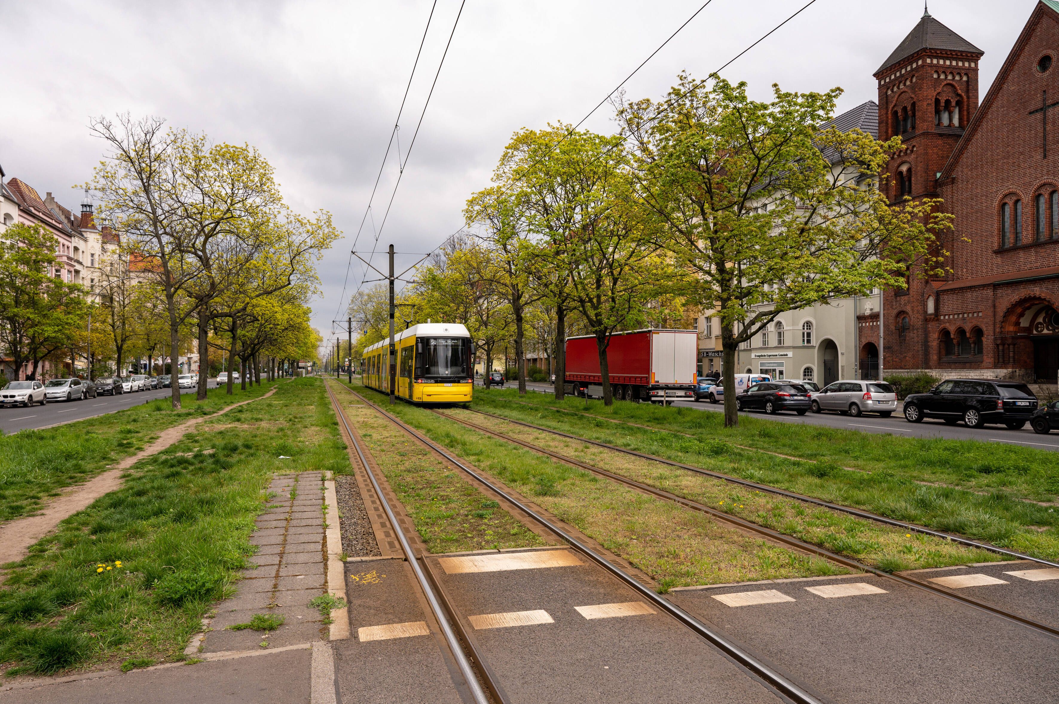 21-Jähriger E-Scooter-Fahrer Von BVG-Tram Mitgeschleift