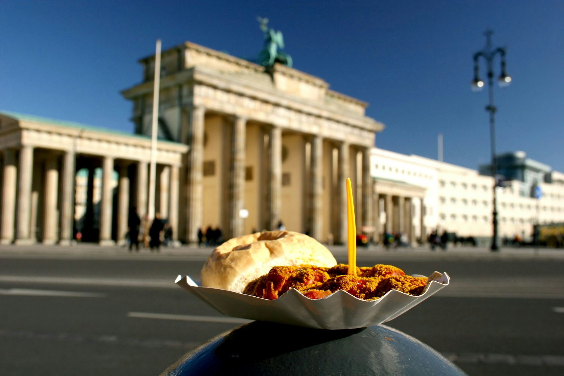 Berliner Currywurst? Nicht scharf genug für unsere Autorin.