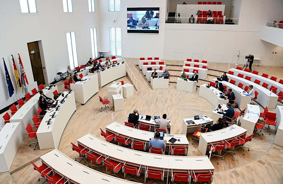 GRAFIK - Brandenburger Landtag.  