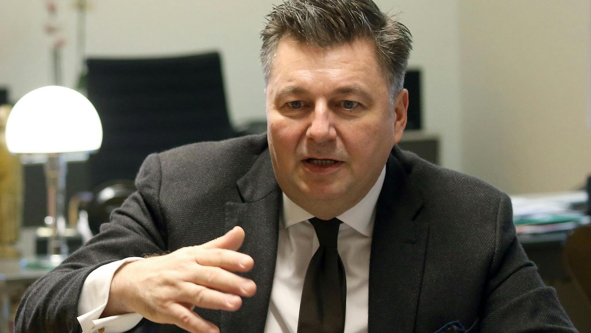 Andreas Geisel, Stadtentwicklungssenator, während eines Interviews in seinem Büro. 