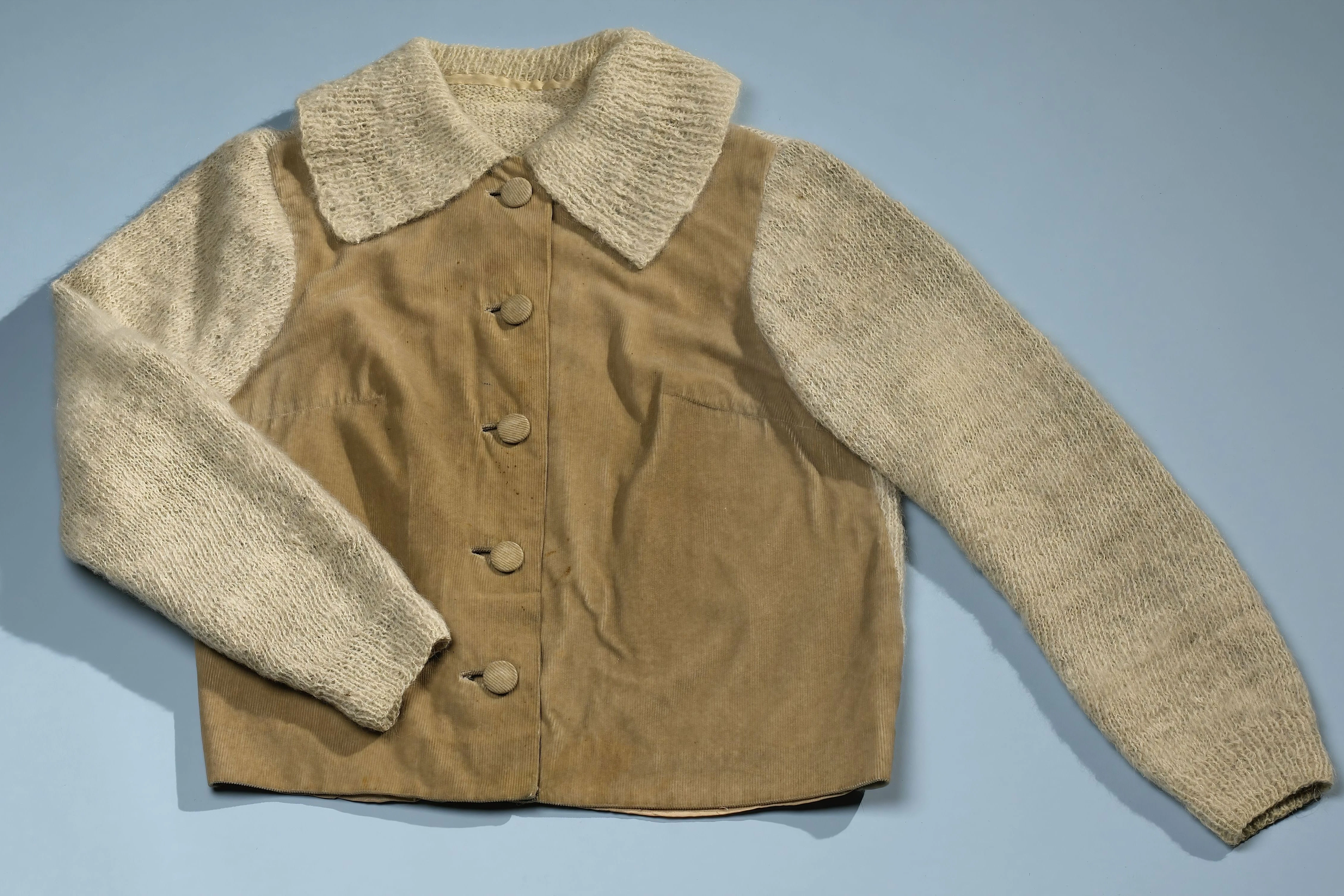 Sammelaktionen gegen kriegsbedingte Materialknappheit: Diese Jacke von 1945 wurde mit Hundehaar gefertigt.