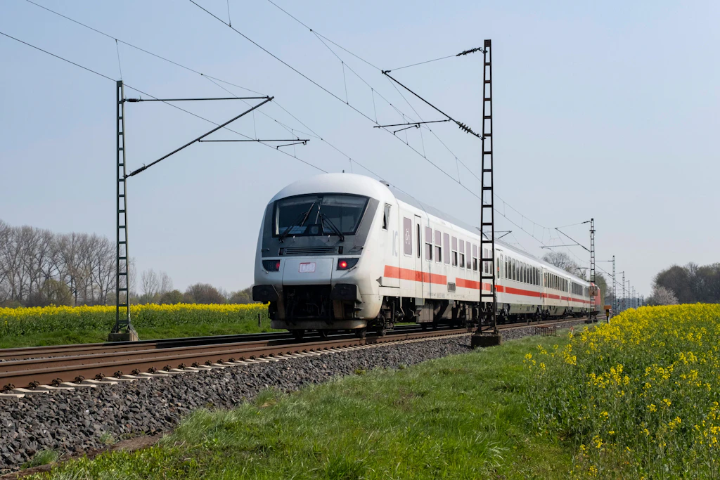 Streit um Bahntrassen nach Berlin: Verdrängt der Flixtrain den Intercity?
