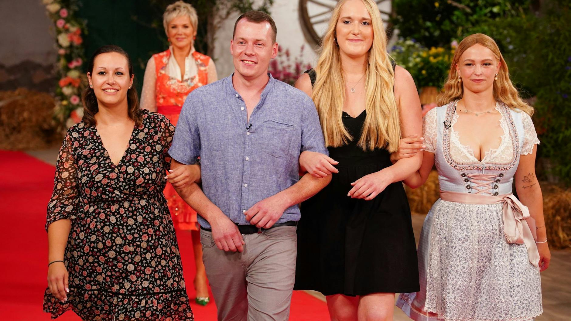 Jungbauer Max (26) aus Rheinland-Pfalz hat nach dem ersten Kennenlernen bei „Bauer sucht Frau“ die Wahl zwischen Sonja (23), Anna (25) und Linda (26).