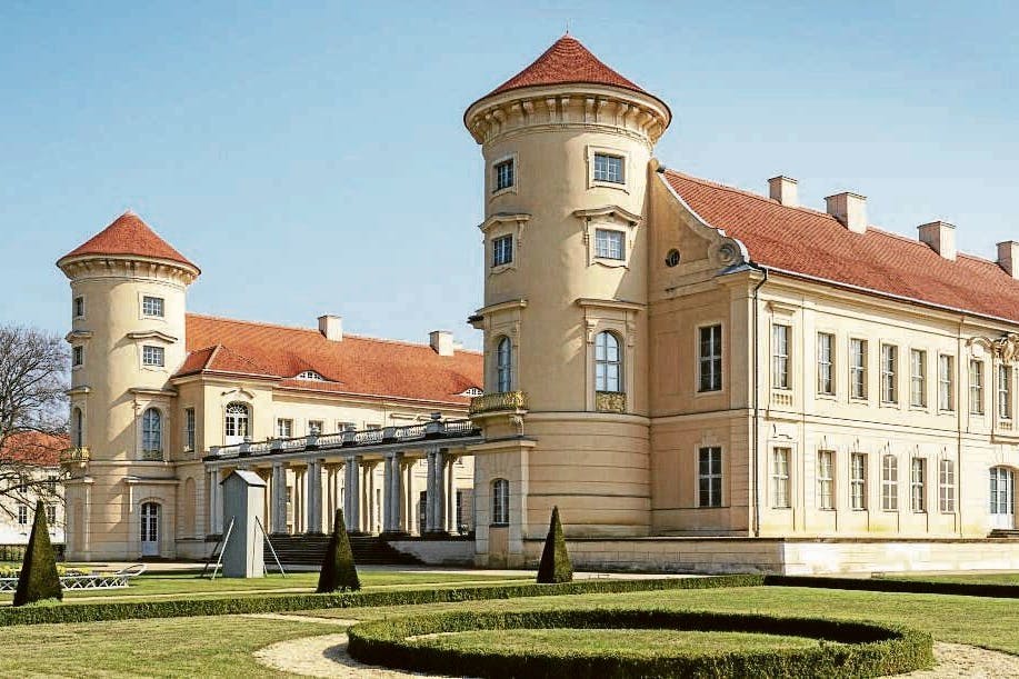 Das Schloss Rheinsberg in Rheinsberg ist auch einen Besuch wert. 