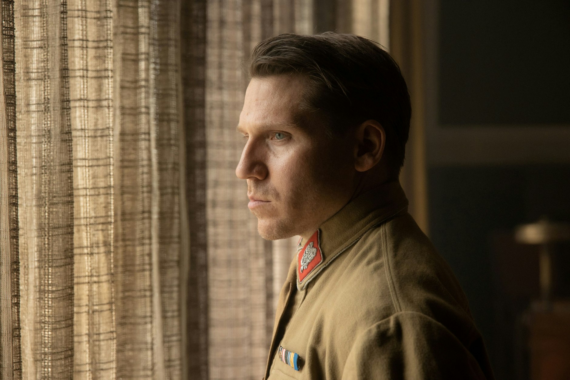 Hanno Koffler als SA-Führer Walther Stennes.