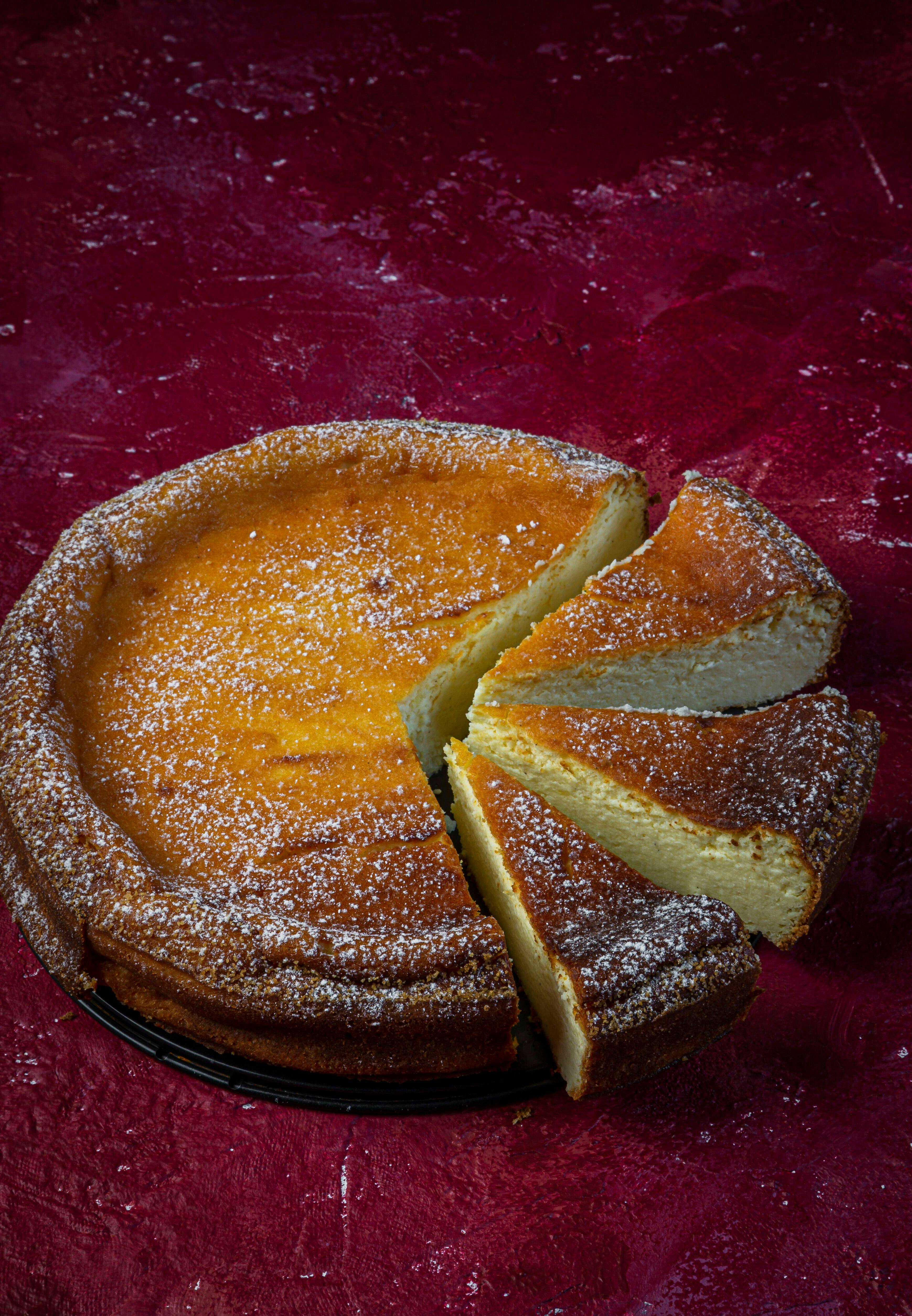 Cremiger Käsekuchen mit Grieß und ohne Boden – so hat Oma es immer gemacht!