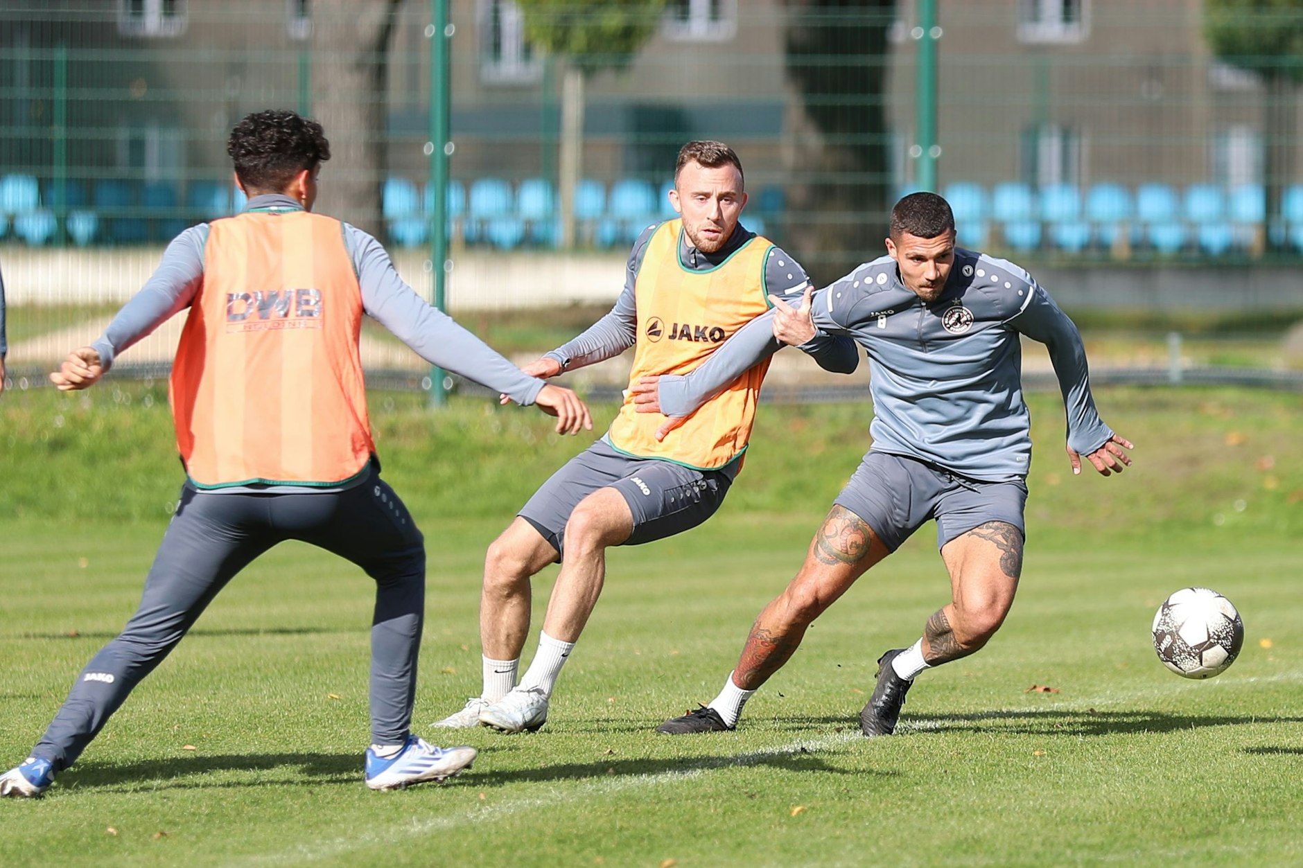 Marvin Kleihs – hier beim Zweikampf gegen Andreas Pollasch (r.) – steht dem BFC Dynamo gegen TeBe wieder zur Verfügung.