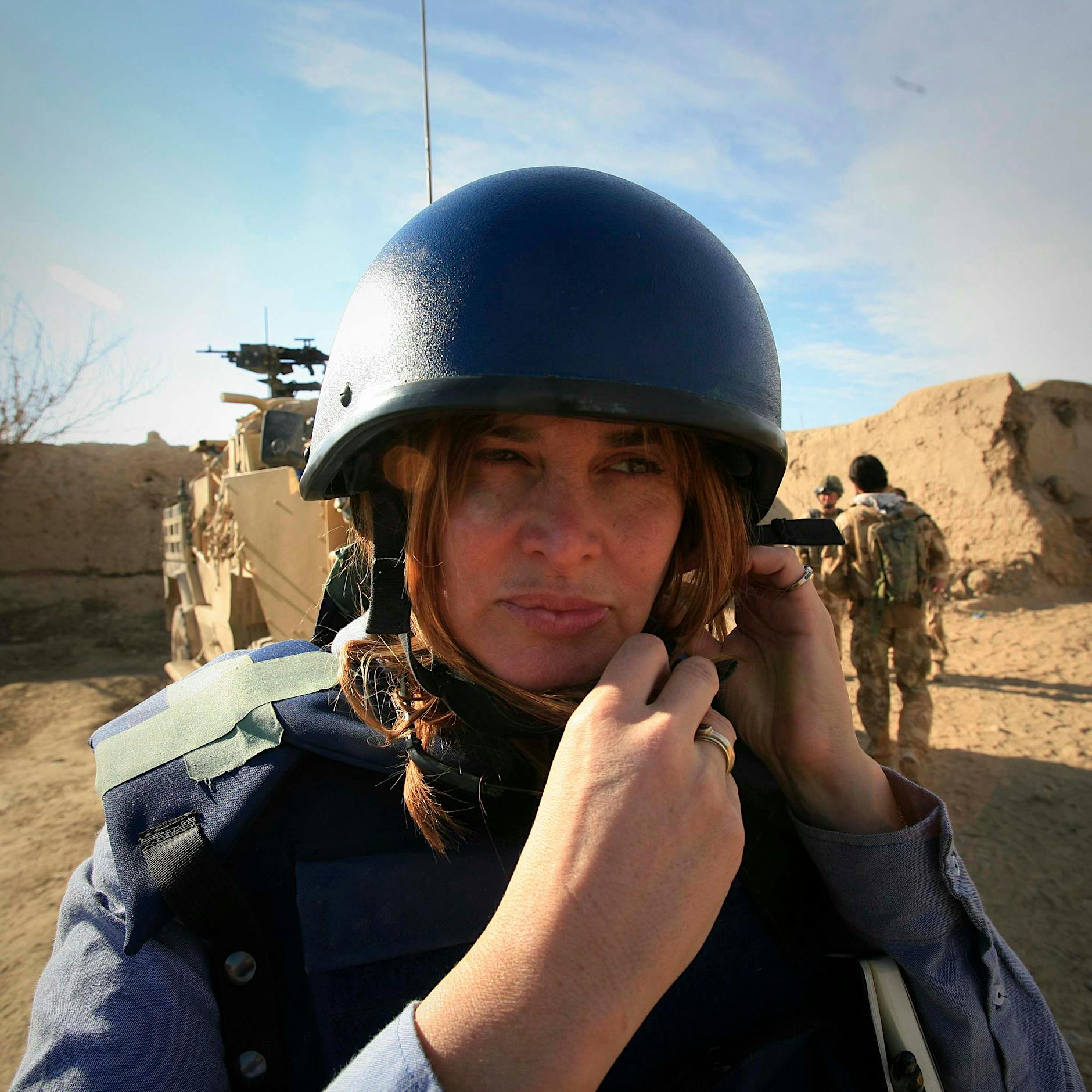 Wie eine US-Journalistin russische Kriegsverbrecher zur Strecke bringen will