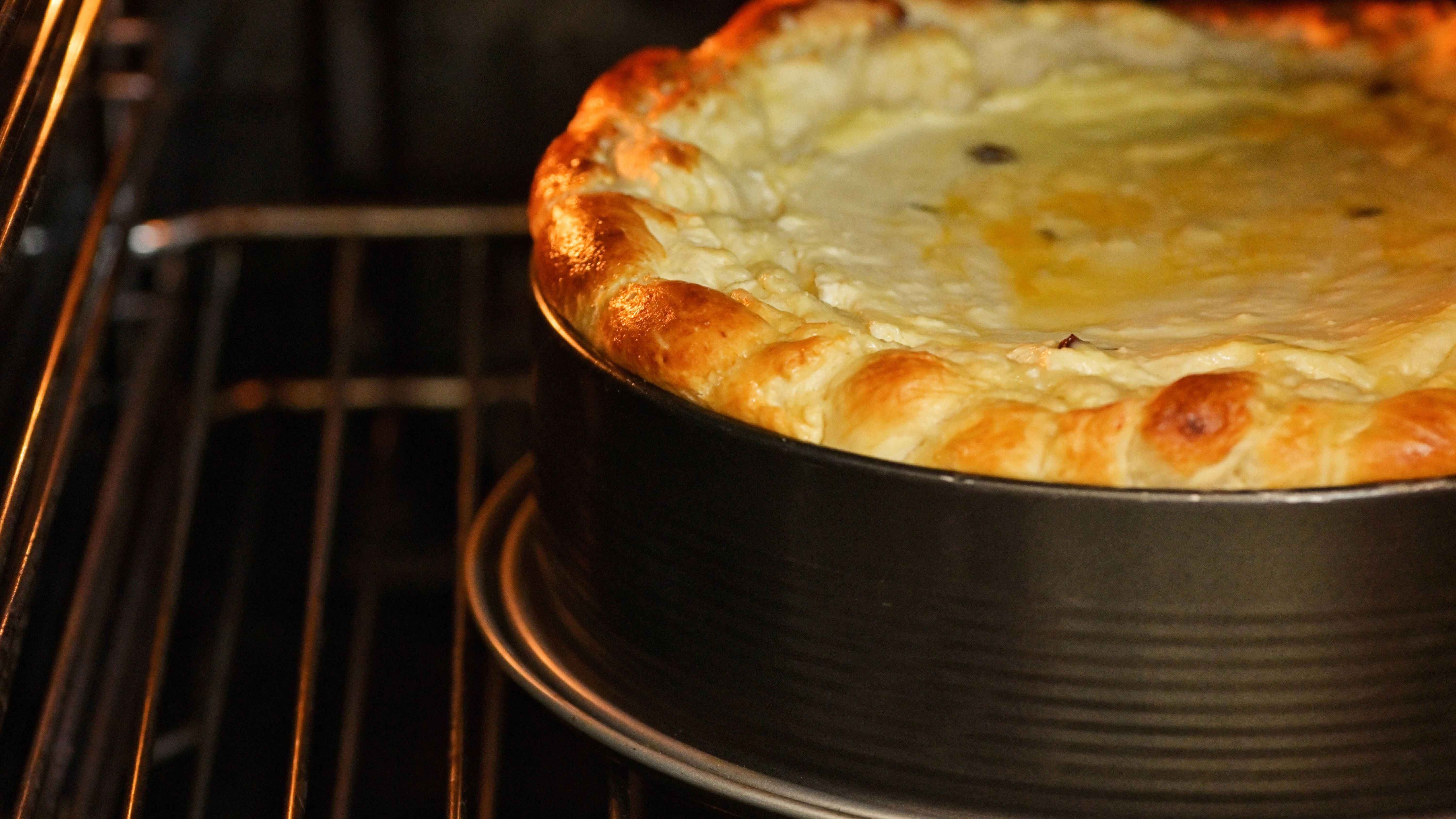 Lassen Sie den Käsekuchen nach dem Backen unbedingt langsam auskühlen!