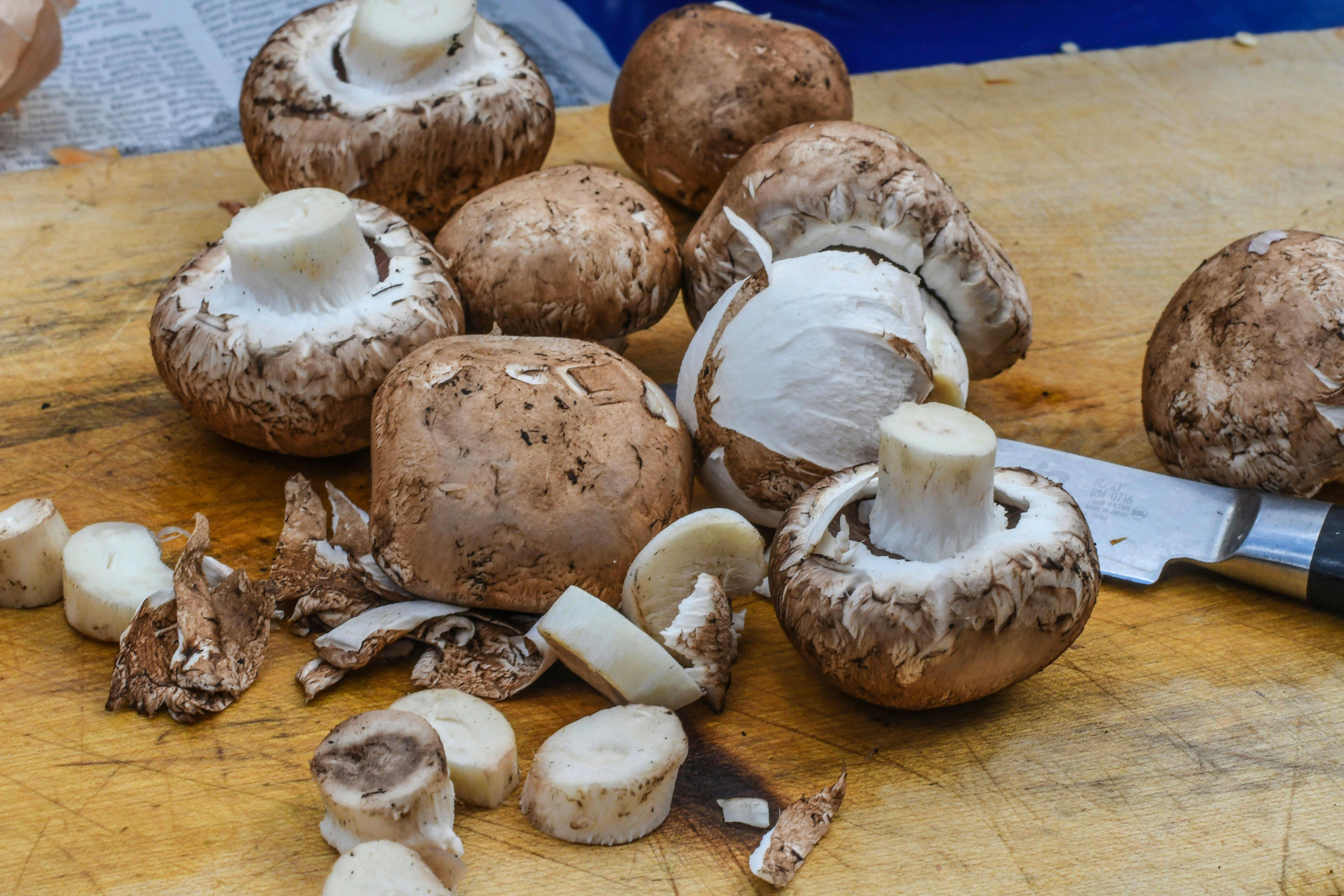 Deftige Herbstpfanne mit Wurst und Champignons: Dieses leckere Rezept ...