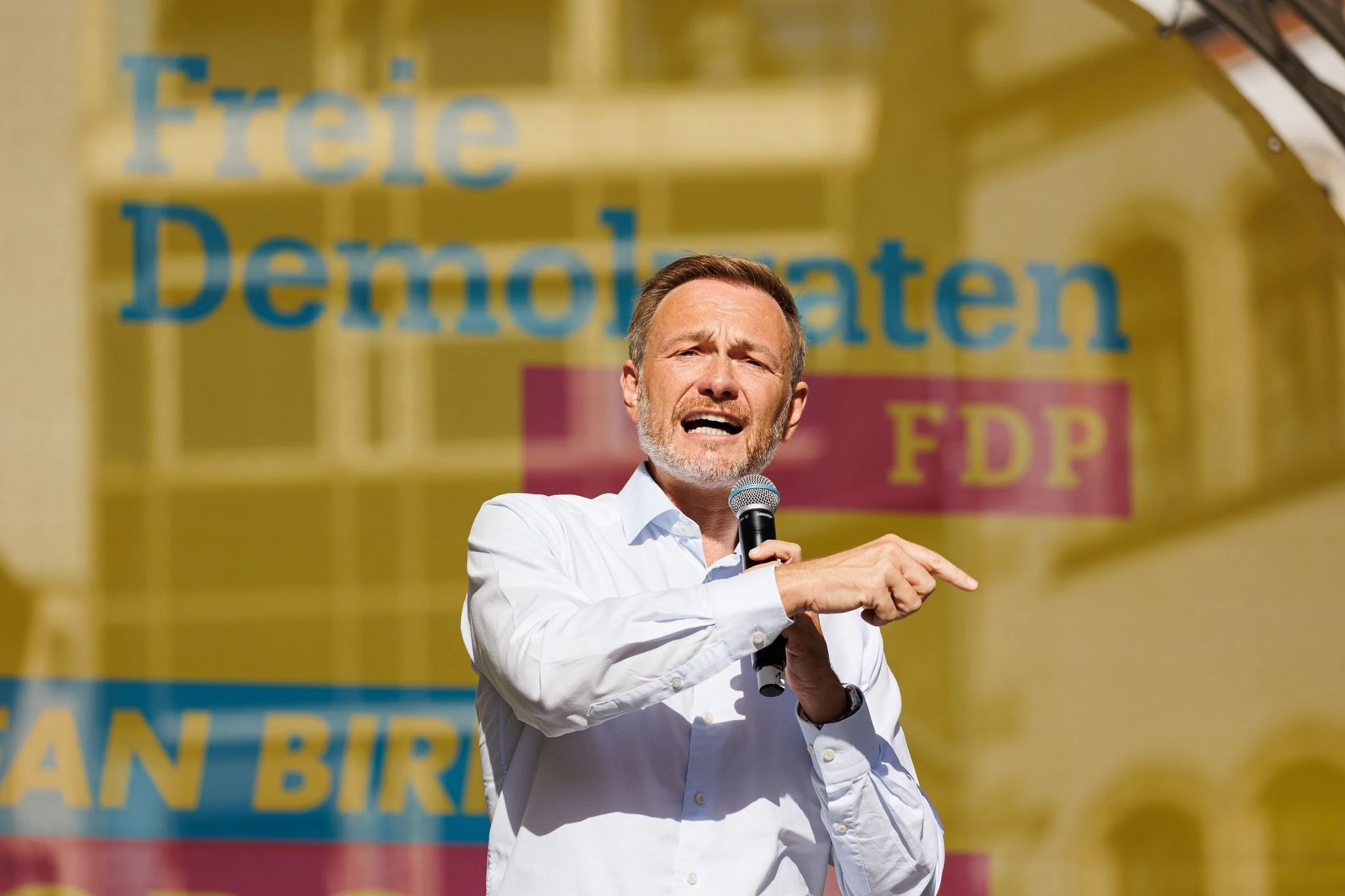 Christian Lindner, Bundesminister für Finanzen, spricht auf einer Abschlusskundgebung der Partei auf dem Kohlmarkt in der Braunschweiger Innenstadt.  