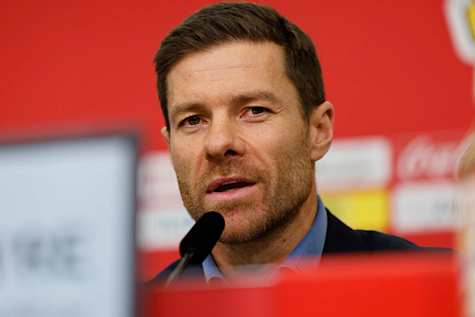 Hat bei Bayer 04 Leverkusen einen Vertrag bis zum 30. Juni 2024 unterschrieben: Trainer Xabi Alonso.  