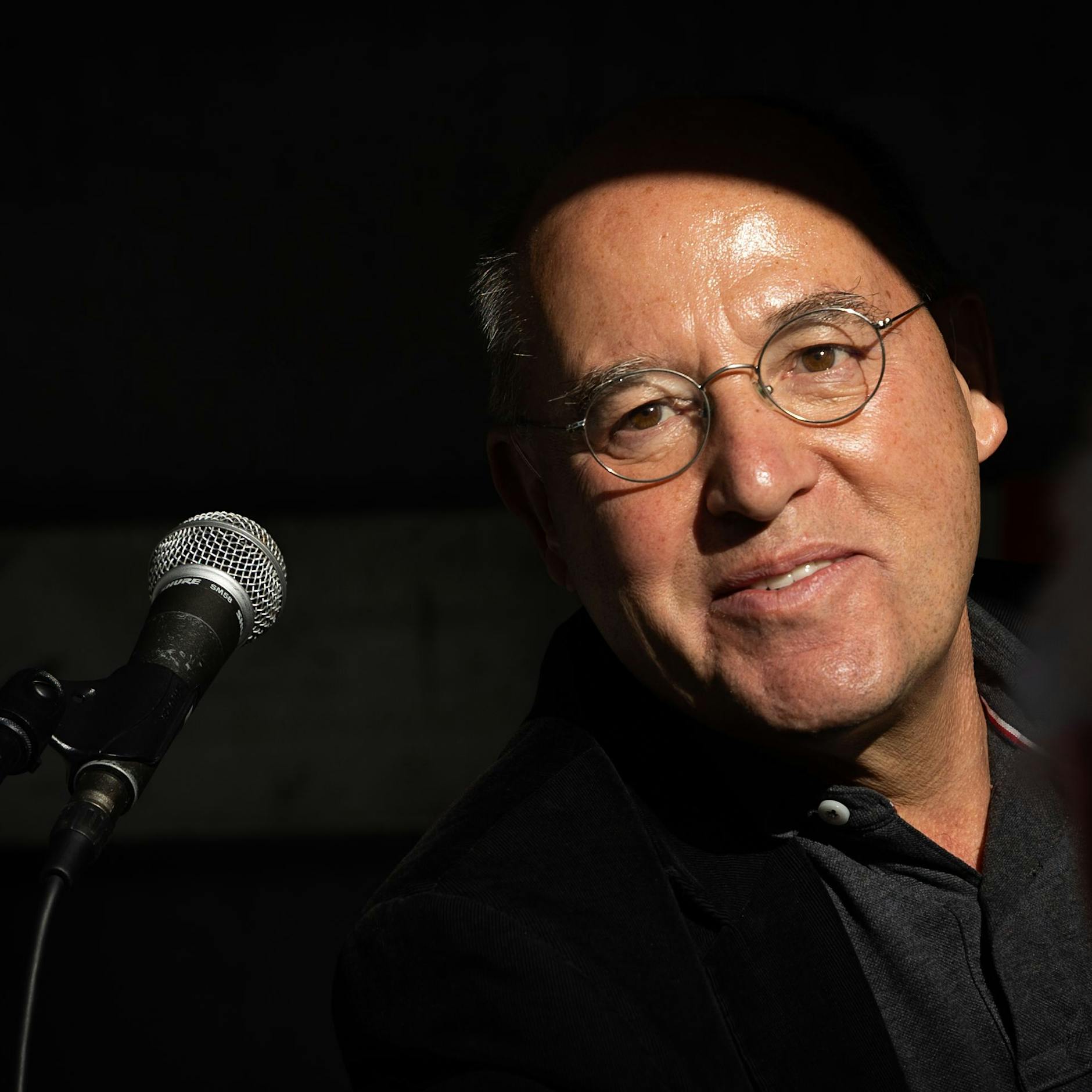 Verquere Reaktion auf Putins Nuklear-Angstmacherei: Linker Gregor Gysi wirft USA Atomdrohungen vor - Faktencheck!