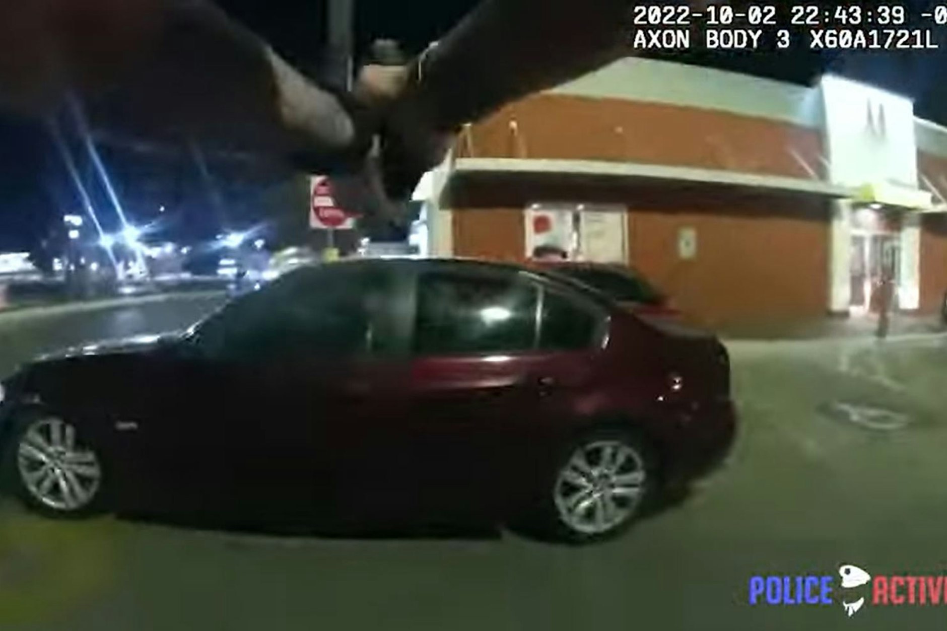 Ein Polizist schoss auf einen Teenager, der nichts getan hatte.