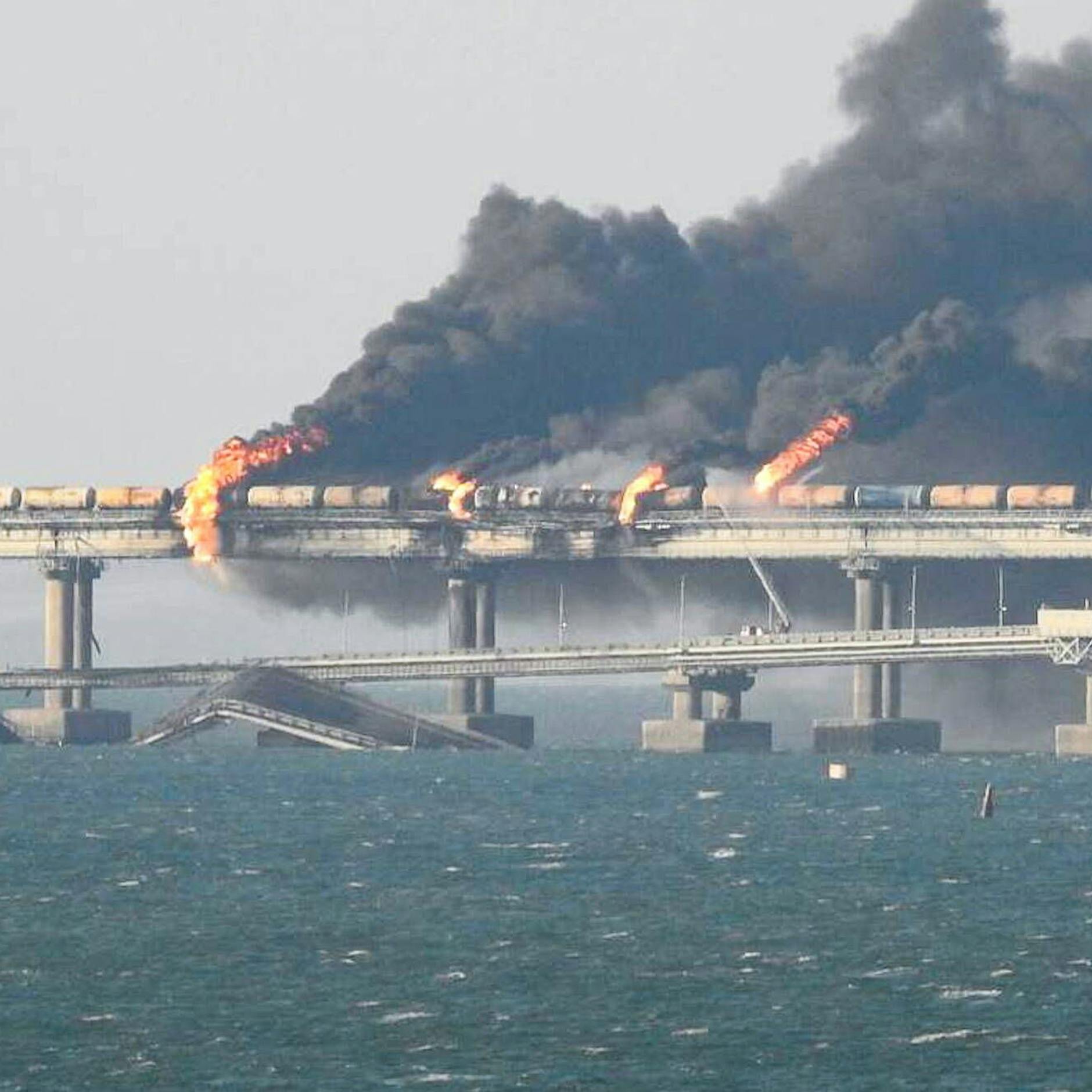 Bombe auf Krim-Brücke explodiert: Selenskyj lässt Beteiligung offen