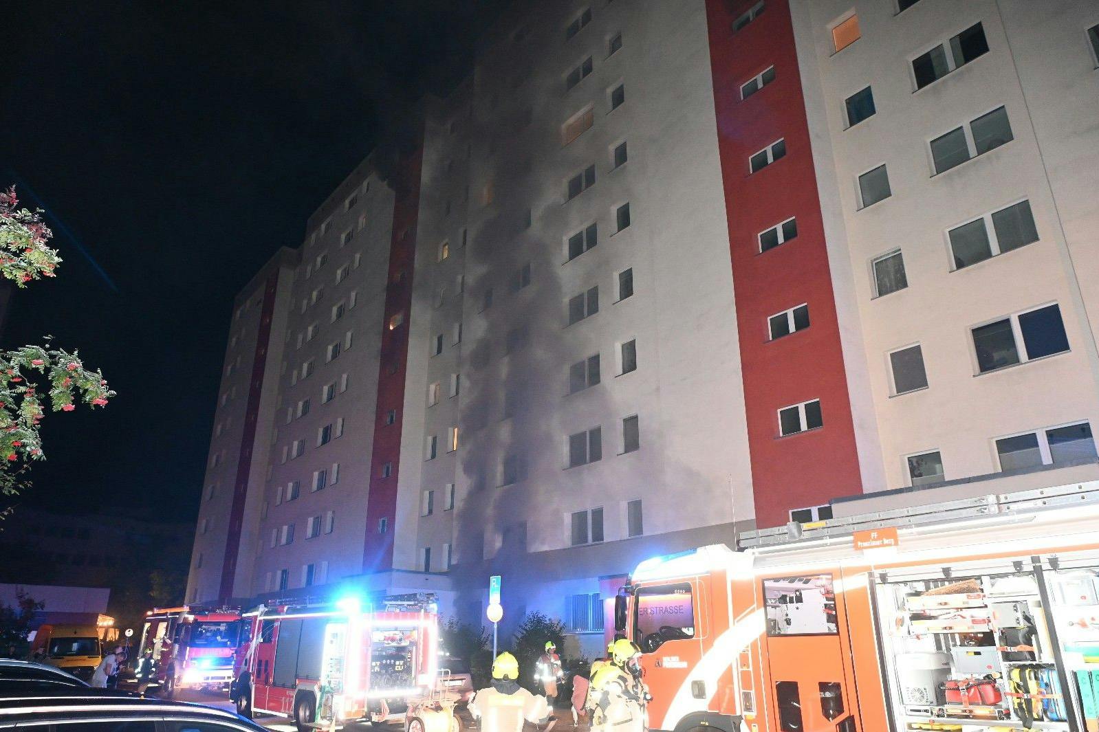 In der Zingster Straße in Neu-Hohenschönhausen brennen Keller. Ist hier ein Feuerteufel unterwegs?