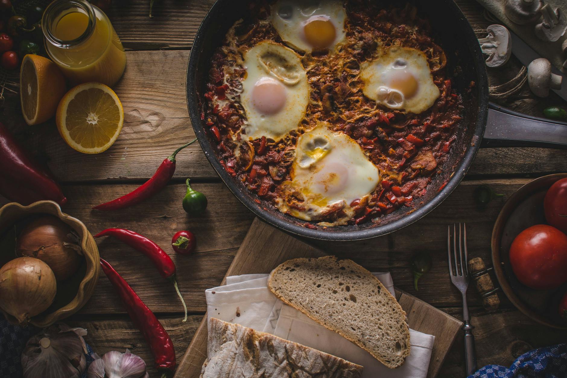 Shakshuka ist eine Spezialität der israelischen Küche und ein beliebtes Frühstück.