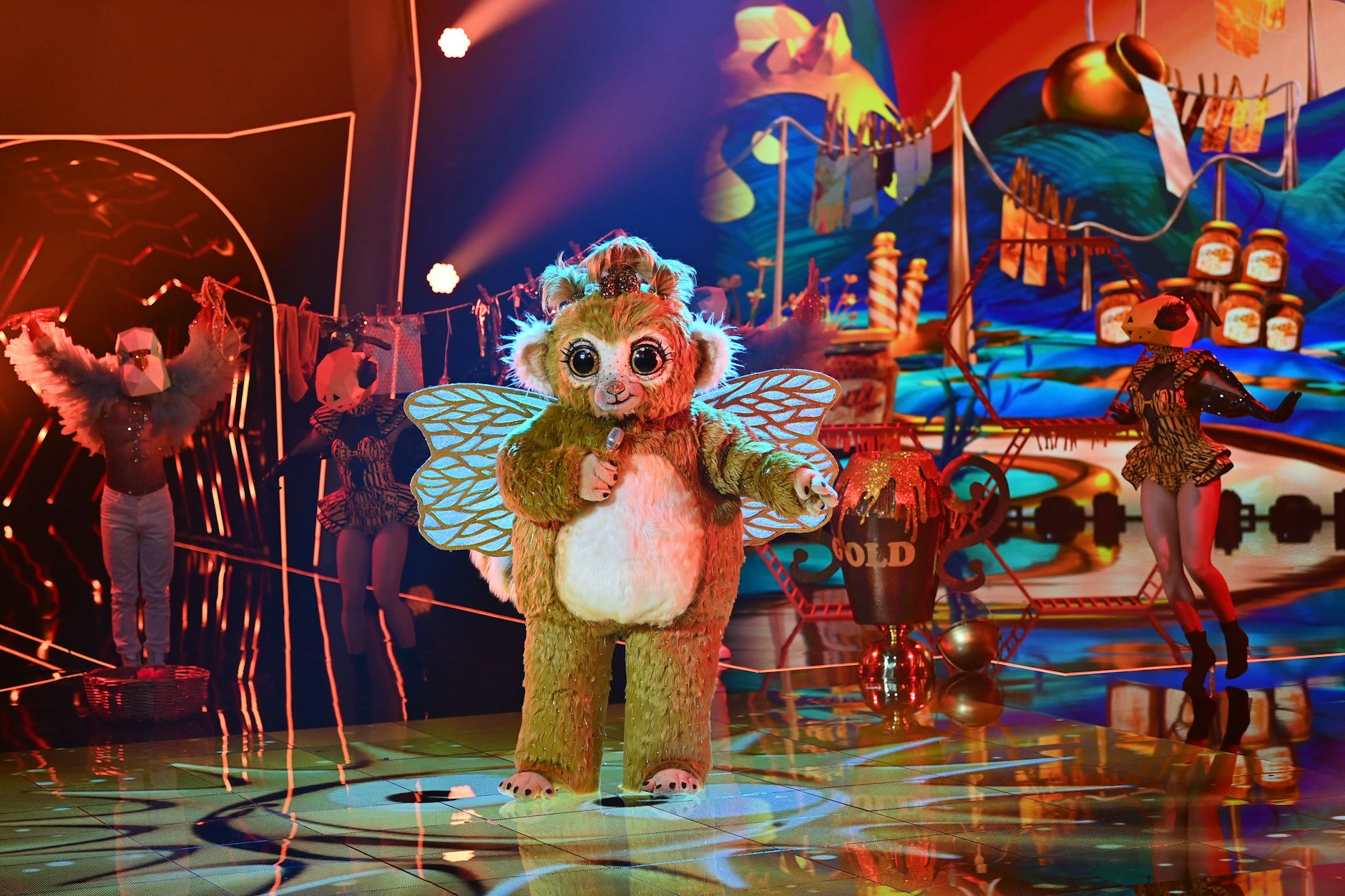 Viele Fans von „The Masked Singer“ glauben schon sicher zu wissen, wer sich hinter Goldi versteckt.