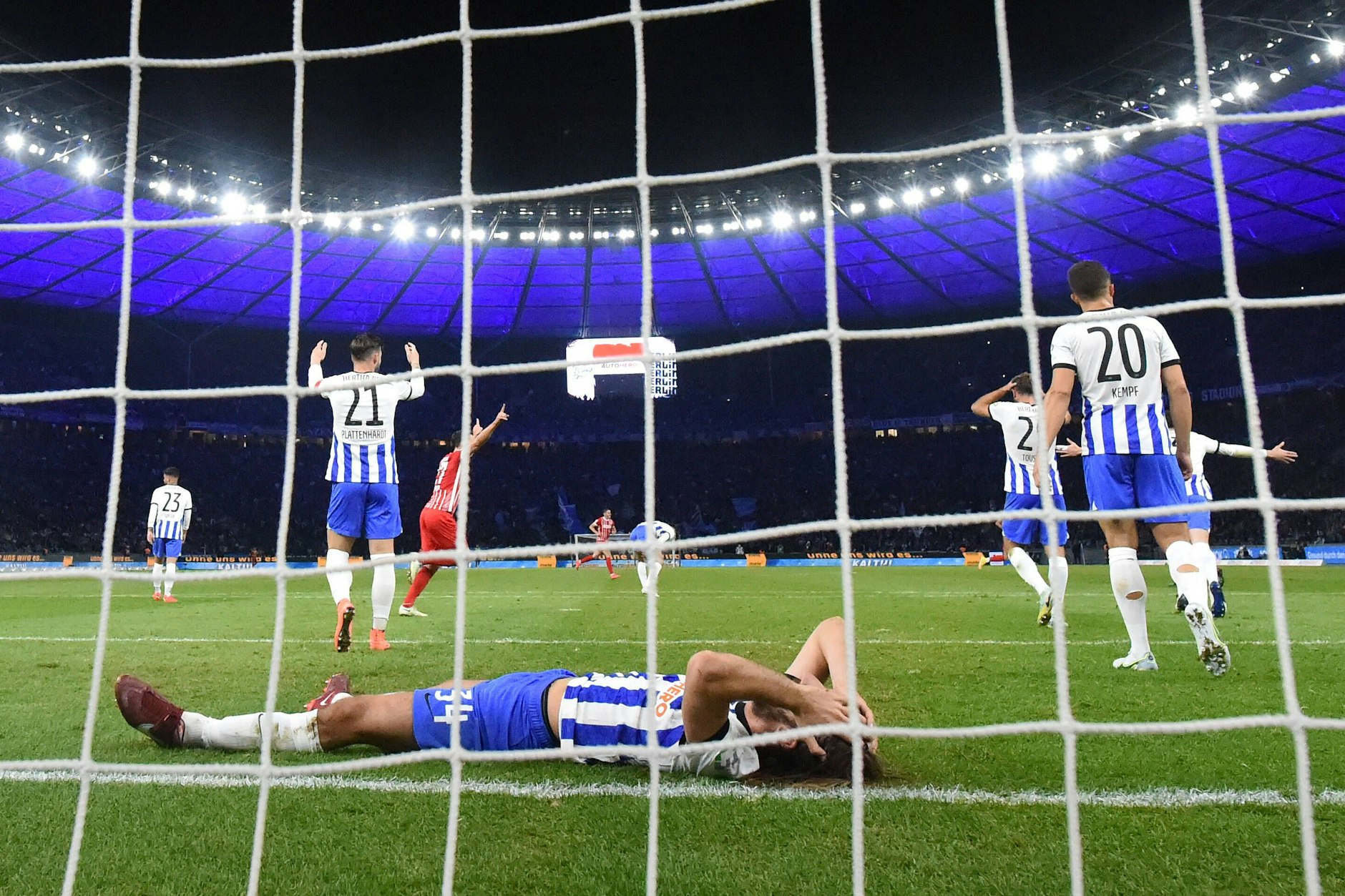 Herthas Lucas Tousart fasst sich an den Kopf. Wieder ist der Heimsieg futsch.