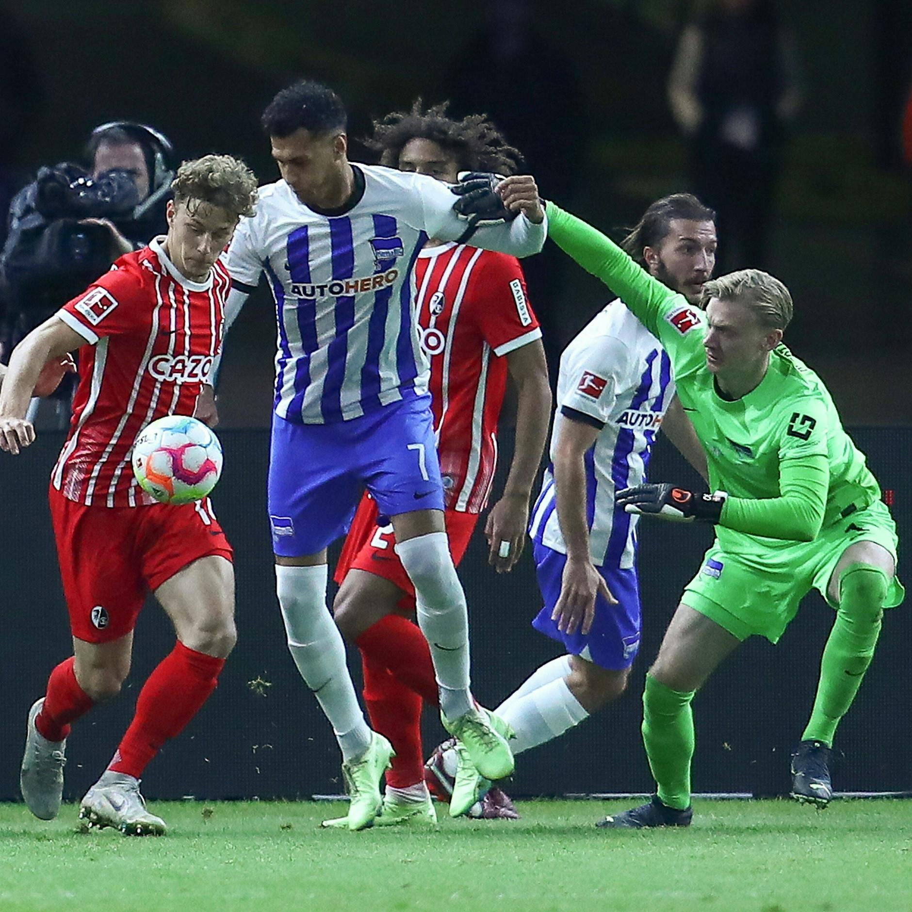 Aua! Torwart Oliver Christensen patzt Herthas ersten Heimsieg weg