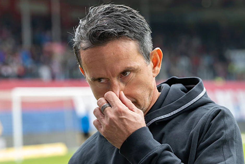 Kaiserslauterns Trainer Dirk Schuster laboriert derzeit an einem grippalen Infekt.   - Nutzung nur nach schriftlicher Vereinbarung mit der dpa