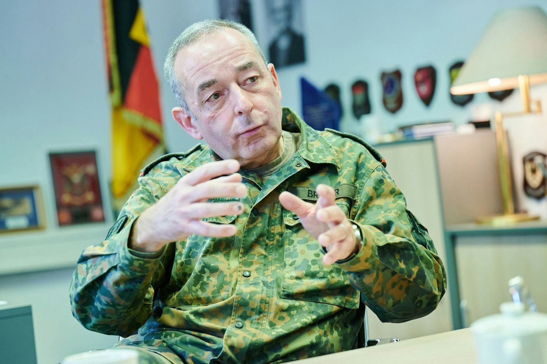 Hält Angriffe und Einflussnahmen aus dem Ausland für möglich: Generalleutnant Carsten Breuer.