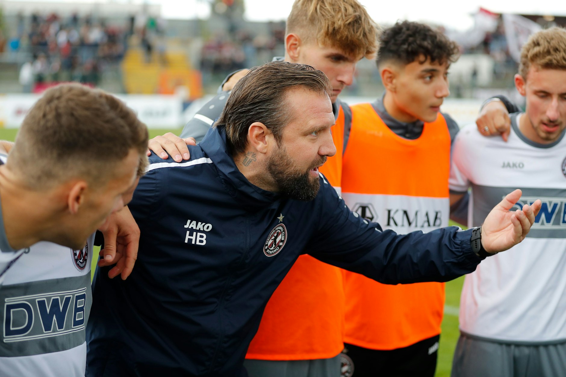 Trainer Heiner Backhaus machte seinen Jungs gleich nach dem Abpfiff klar, dass noch jede Menge Arbeit auf sie wartet.
