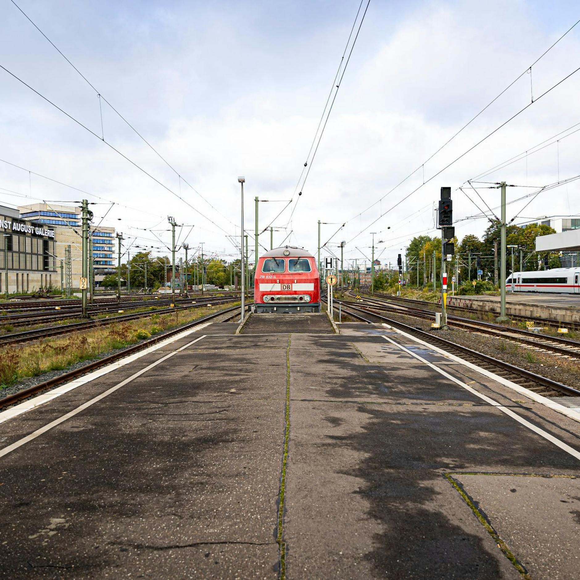 Image - Bahn wird Ziel von Sabotage: Zugchaos für Reisende im Norden