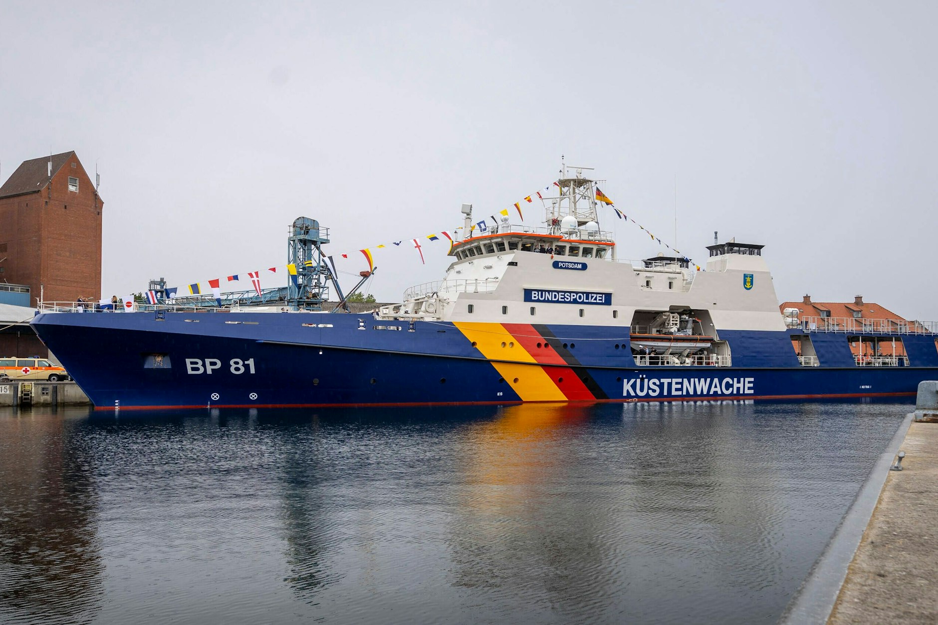 Das Bundespolizeiboot "BP 81 Potsdam" in Neustadt in Holstein