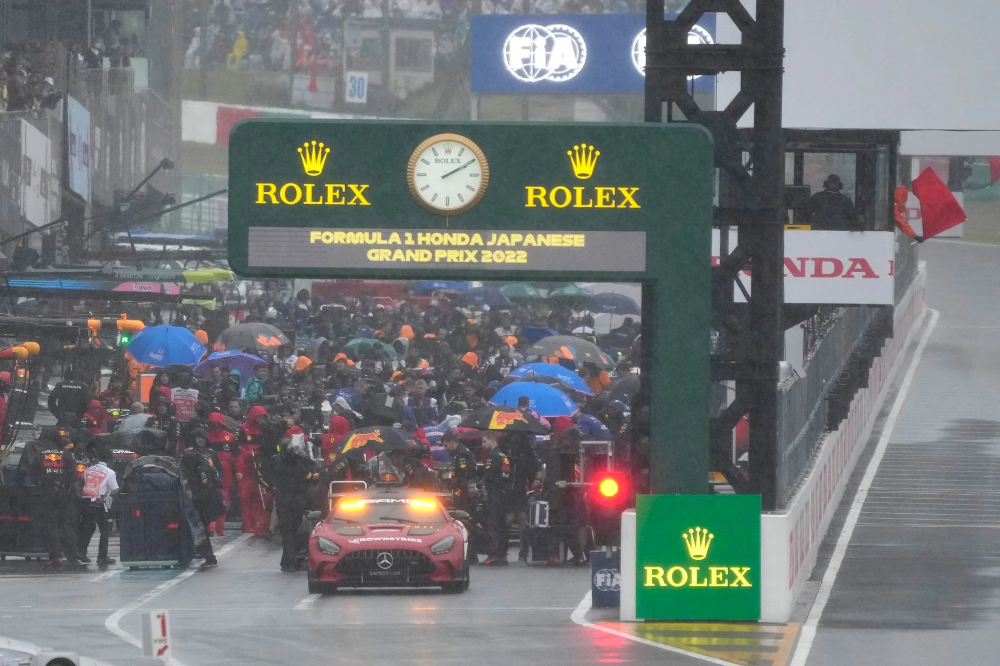 Bereits kurz nach dem Start führte das Safety Car die Autos zurück in die Boxengasse.  
