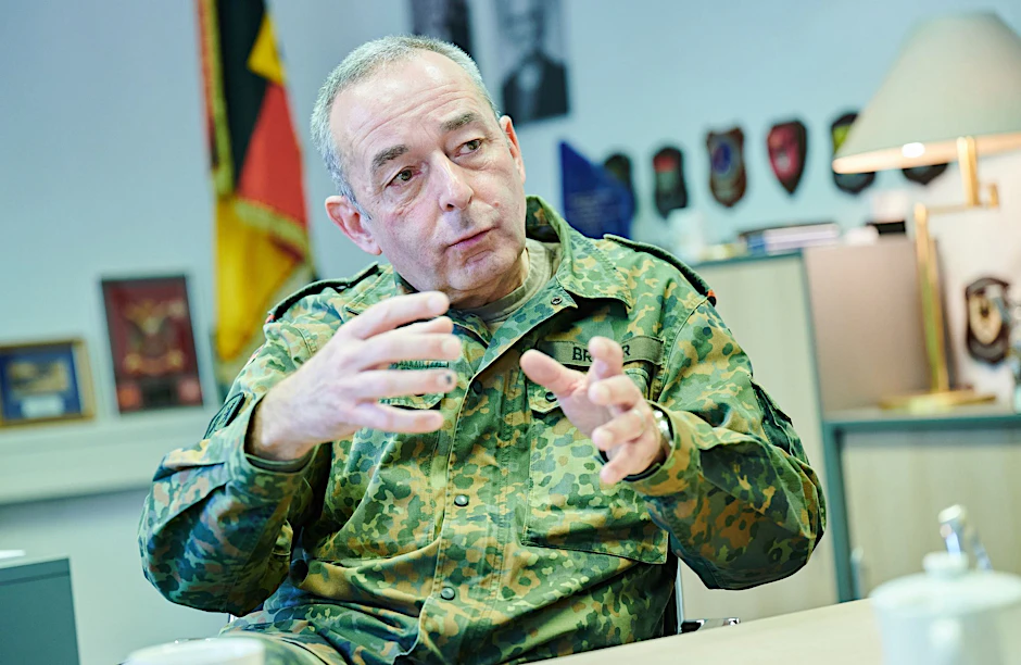 Generalleutnant Carsten Breuer hält Angriffe und Einflussnahmen aus dem Ausland für möglich.