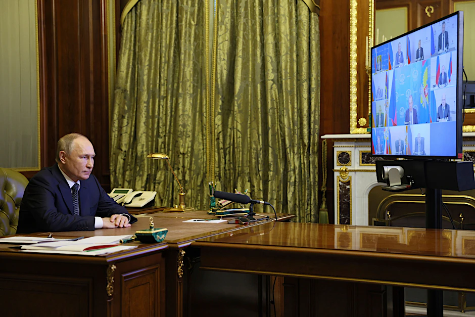 Wladimir Putin, Präsident von Russland, leitet eine Sitzung des Sicherheitsrates per Videokonferenz in Sankt Petersburg.&nbsp;