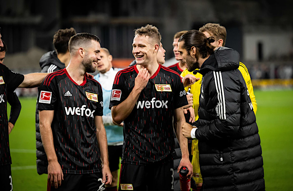 Vorlagengeber und Torschütze: Niko Gießelmann (l.) und Paul Jaeckel nach dem 1:0 des 1. FC Union in Stuttgart.