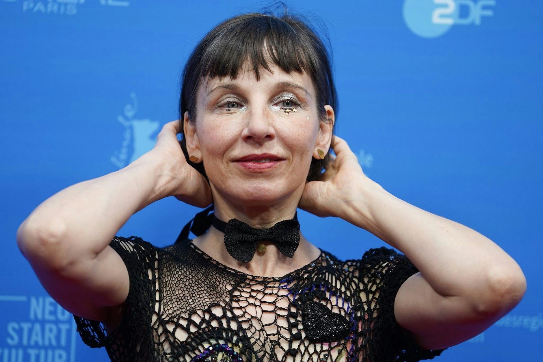 Schauspielerin Meret Becker hat sich mit den Protestierenden in Iran solidarisiert.