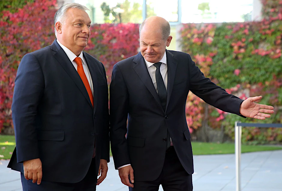 Berlin: Olaf Scholz (rechts) empfängt Viktor Orbán im Bundeskanzleramt.&nbsp;