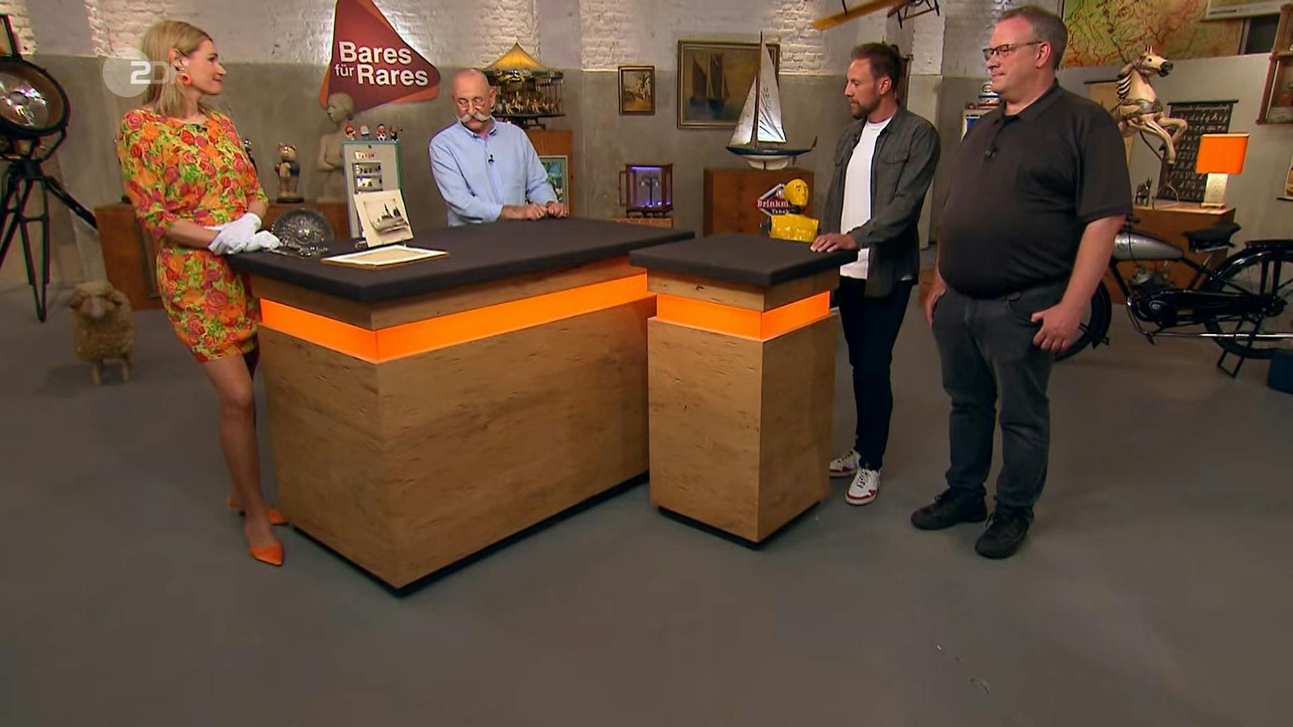 „Bares für Rares“-Moderator Horst Lichter ist skeptisch, ob das was werden kann mit dem alten Foto.