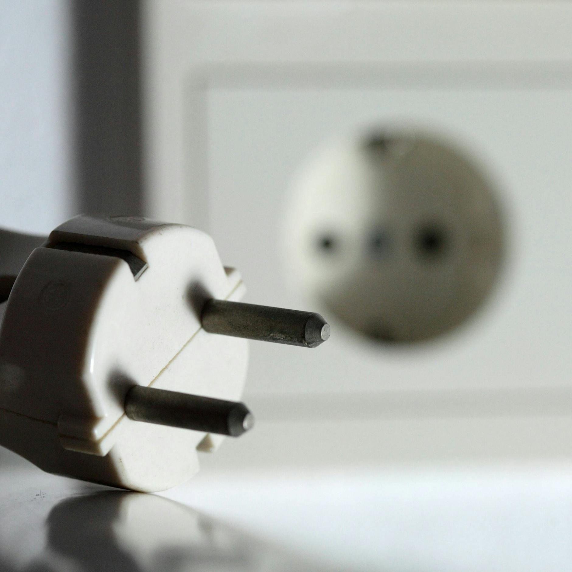 Die größten Stromfresser im Haushalt: Fernseher, Handy und Co. – DAS sind die Energie-Kosten