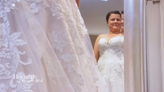"Hochzeit auf den ersten Blick"-Braut Kinga sucht ihr Brautkleid aus.