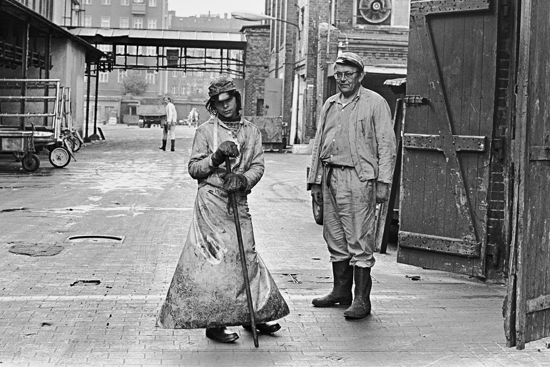 Mitarbeiter im Schlachthof Berlin-Friedrichshain, Eldenaer Straße, aufgenommen im August 1977