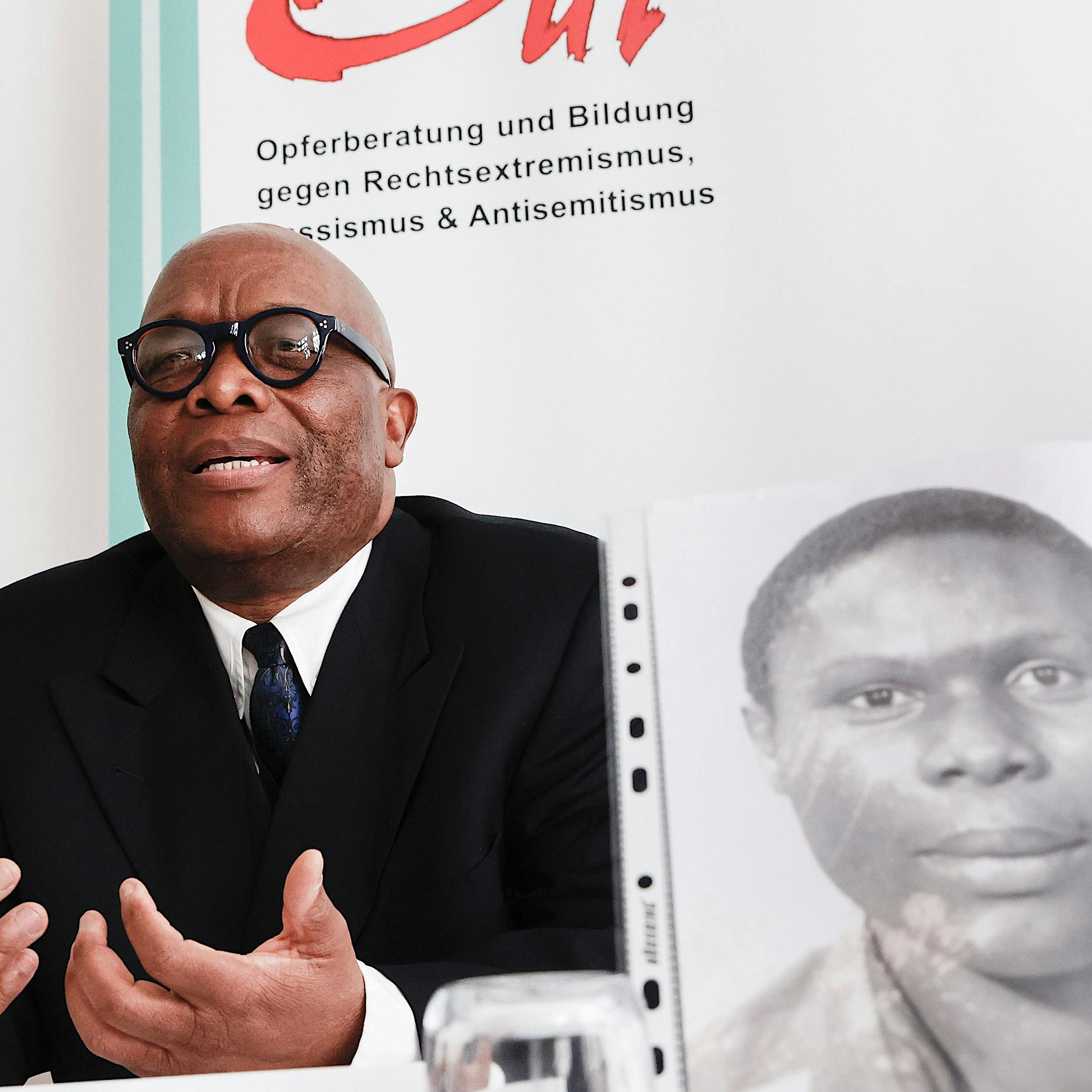 Mitten in Spandau stirbt ein Schwarzer - er hatte ein Polizeiknie im Nacken