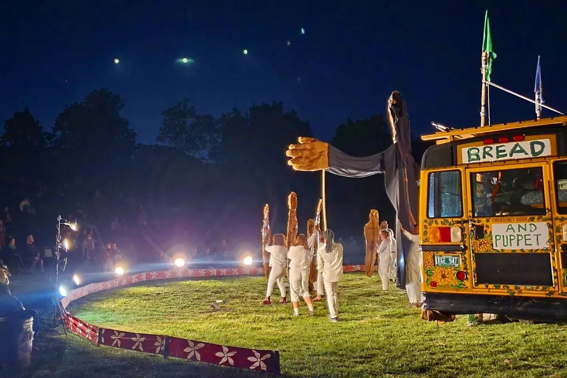 Die Theatertruppe Bread and Puppet aus Vermont bei ihrem Auftritt in Urbana