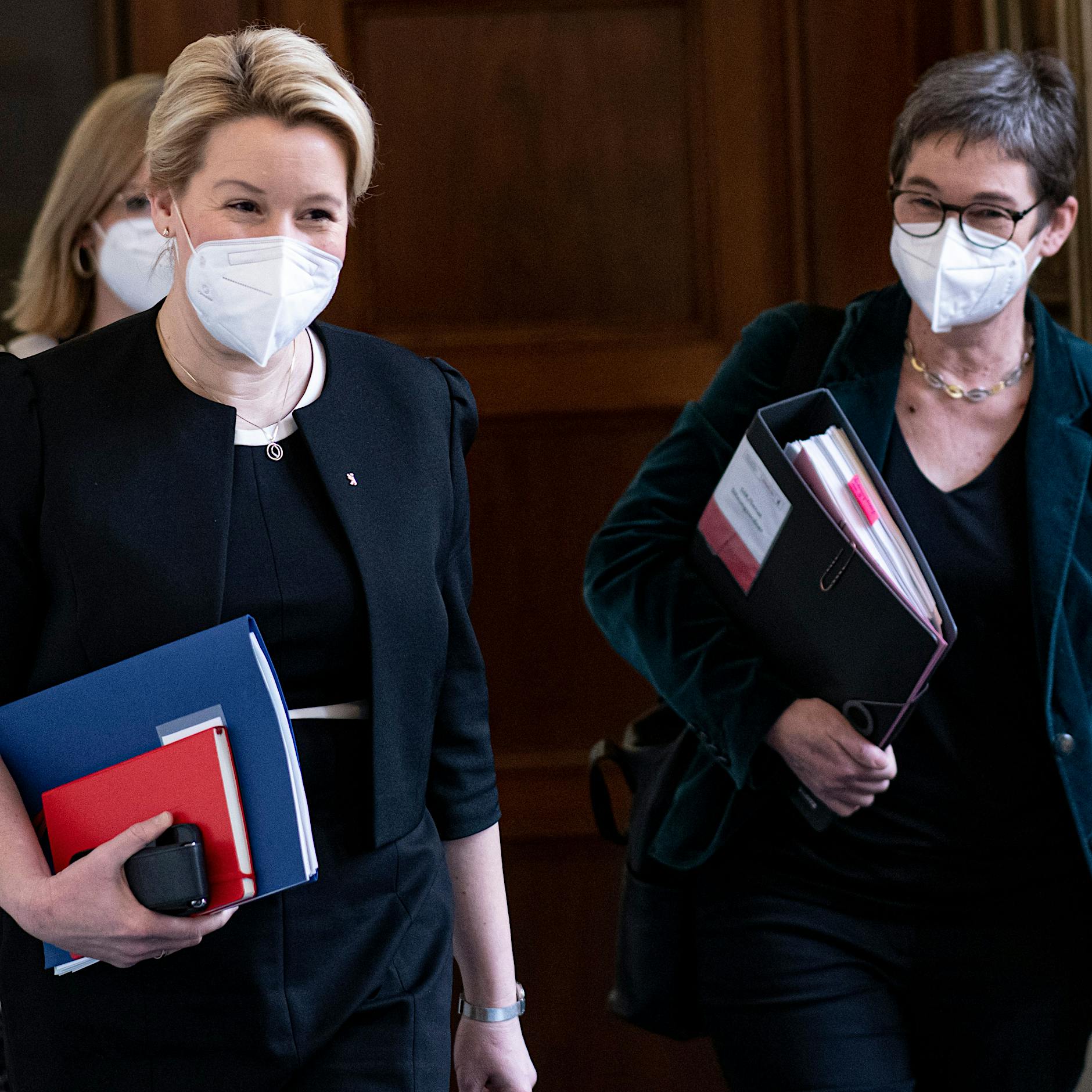 Corona-Fahrplan für Berlin: Maskenpflicht könnte verschärft werden