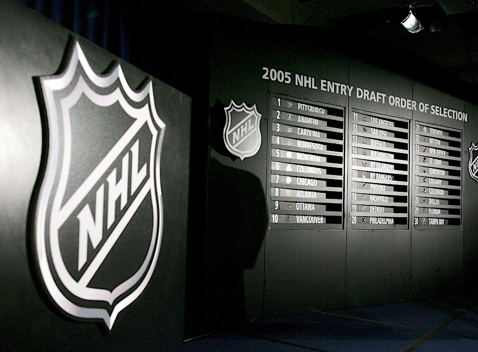 ARCHIV - Die nordamerikanische Eishockey-Liga NHL gastiert in Prag.  