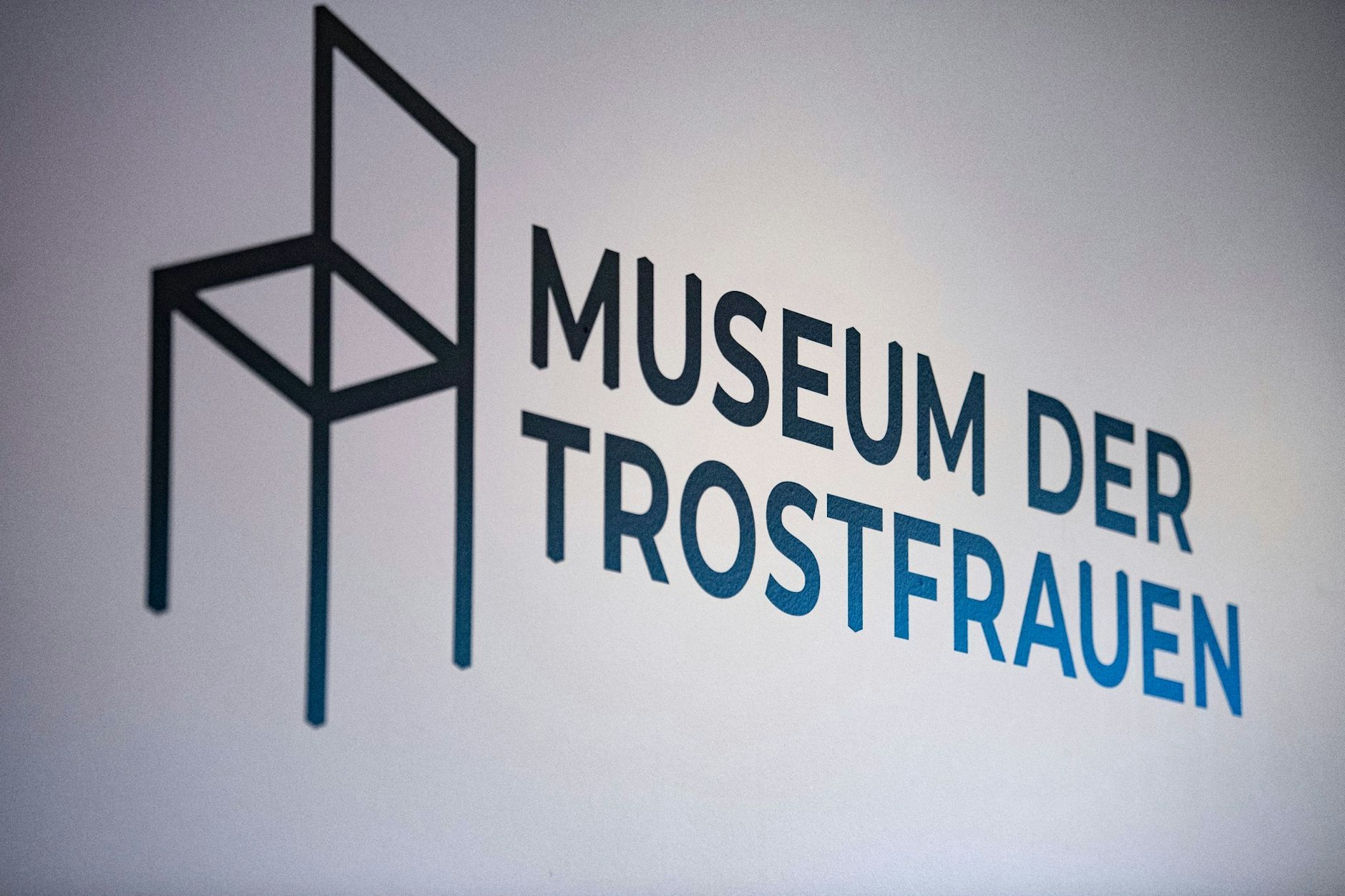 ARCHIV - Das Logo des Museums der "Trostfrauen".  