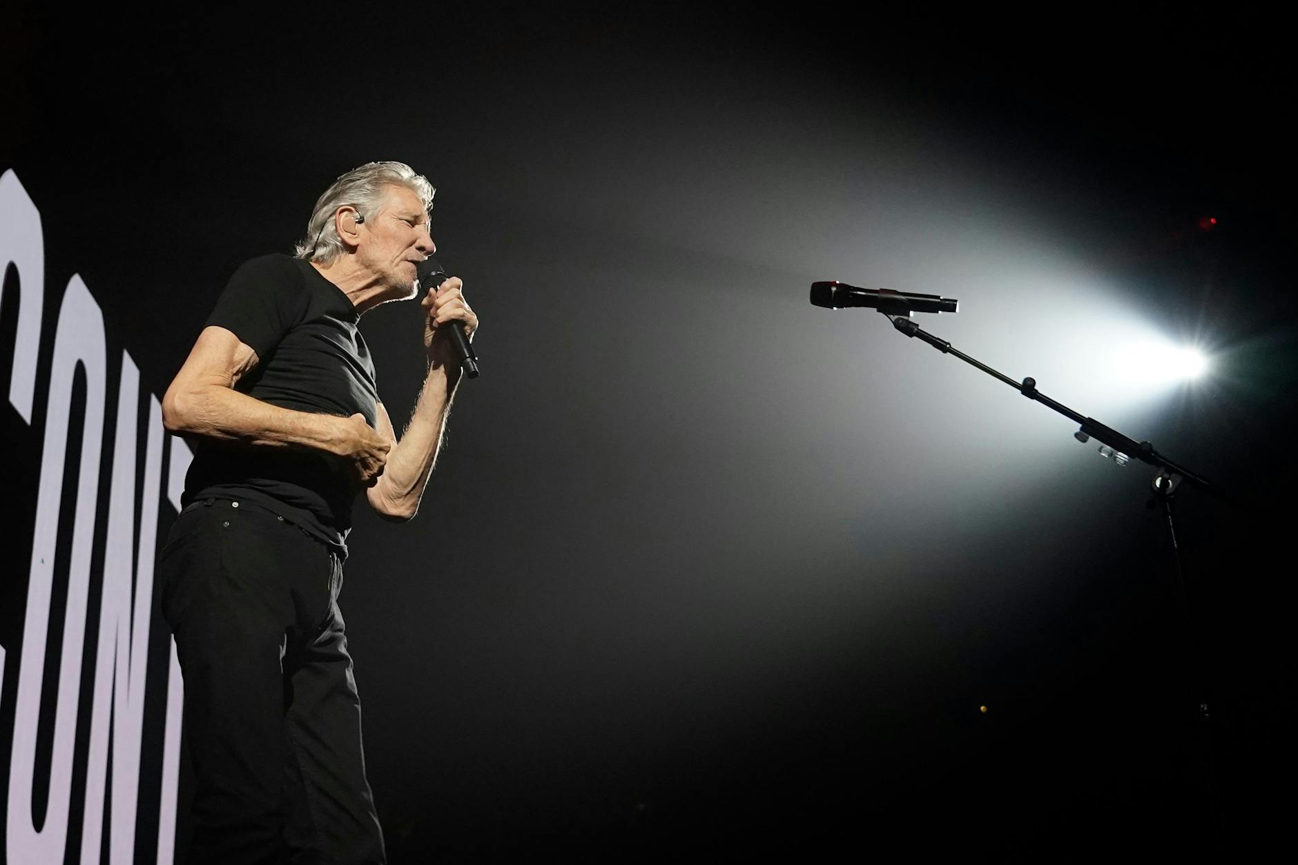 Roger Waters, Sänger, Komponist und Mitbegründer der Rockgruppe Pink Floyd, bei einem Konzert in Los Angeles