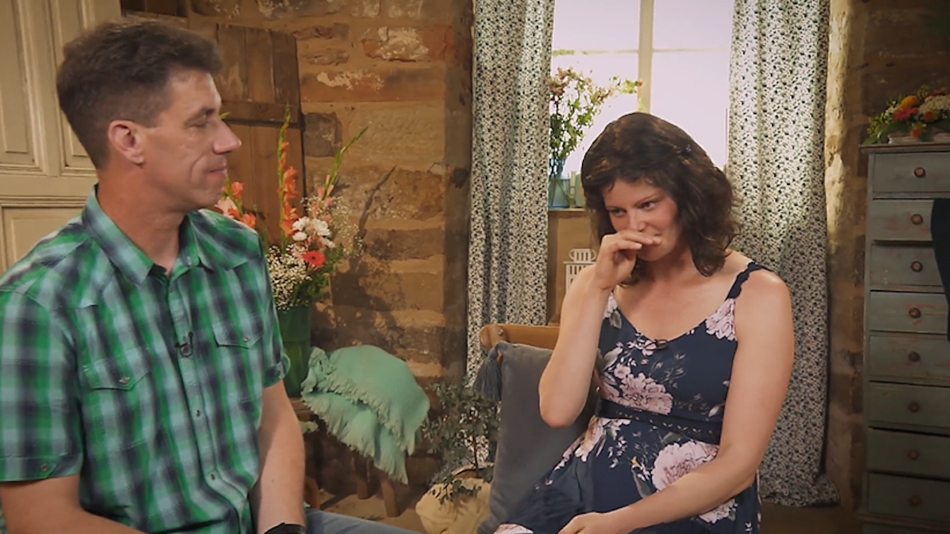 Bei „Bauer sucht Frau“ gibt es das erste Tränen-Drama. Als Annika Jörg kennenlernt, beginnt sie plötzlich zu weinen.