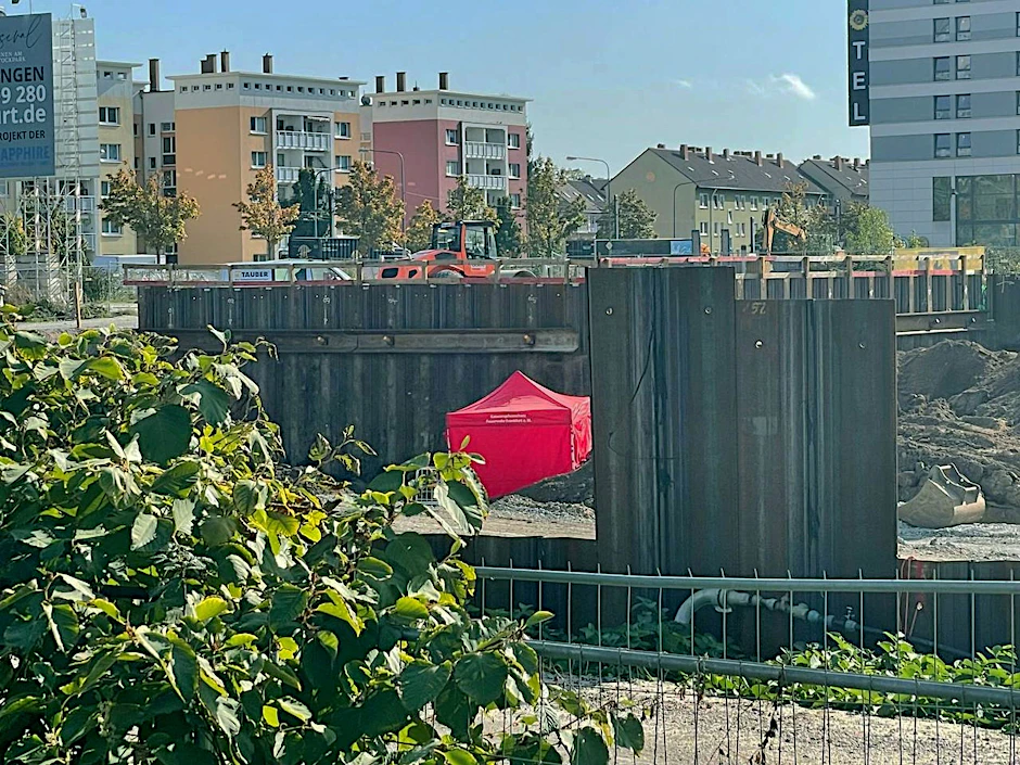Blick auf die Fundstelle einer 500-Kilogramm-Bombe aus dem Zweiten Weltkrieg im Stadtteil Bockenheim.  