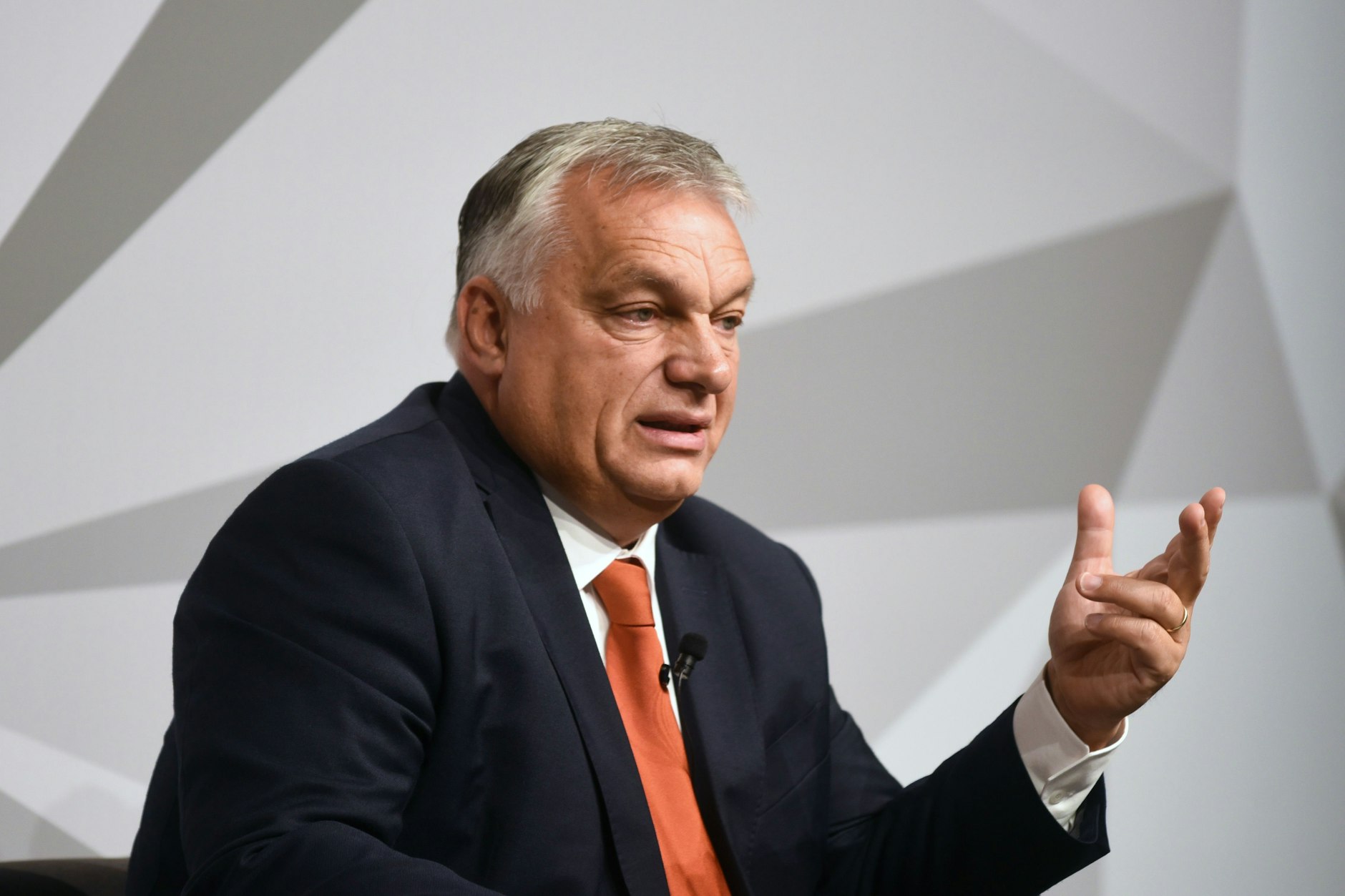 Viktor Orbán erläutert seine Position zum Krieg in Europa und zum aktuellen geopolitischen Umfeld.