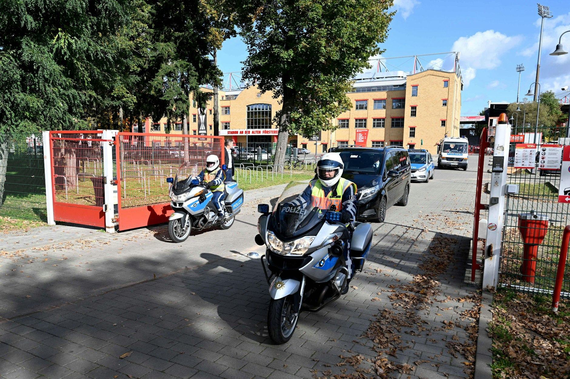 Mit einer großen Polizeieskorte reiste Ungarn Präsident Viktor Orban zum 1. FC Union an.&nbsp;