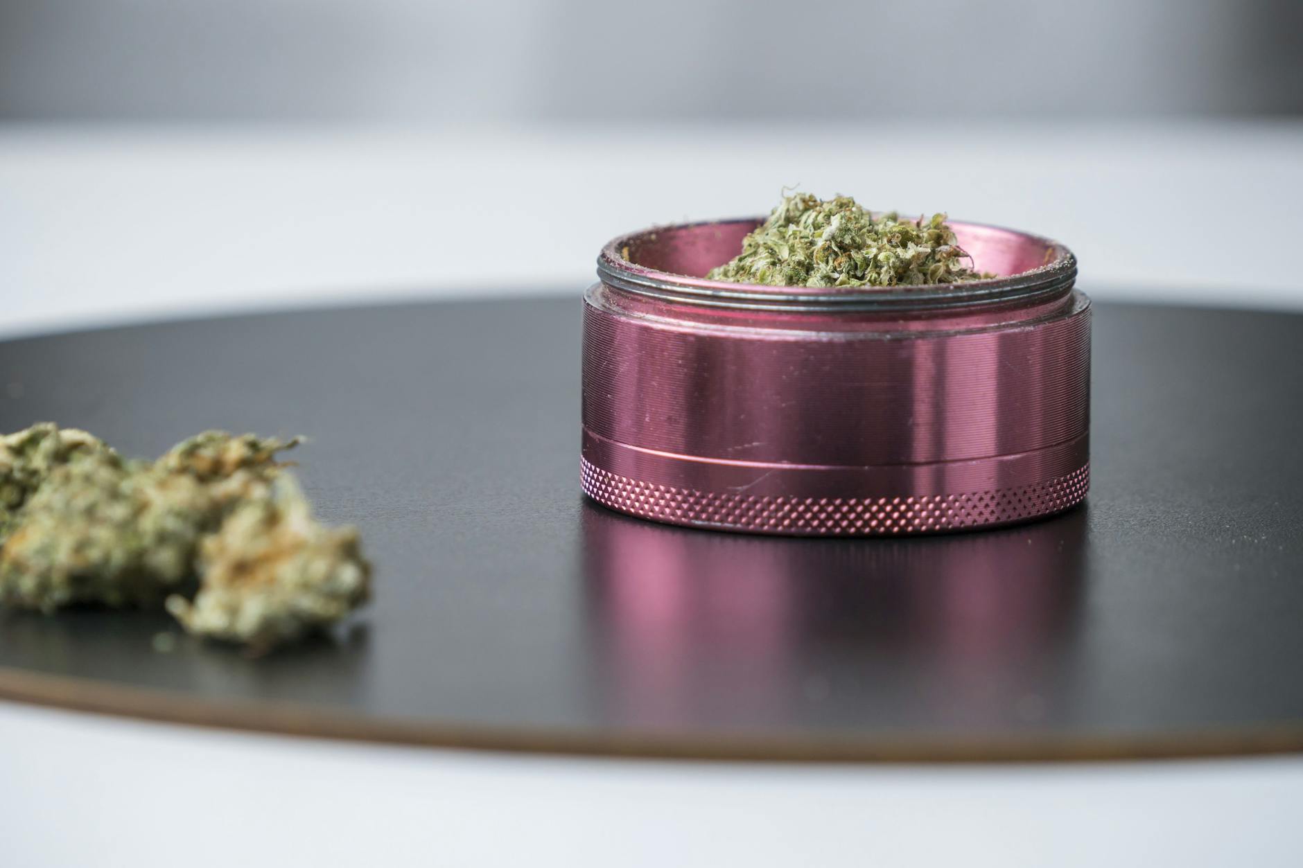 Laut Bundesgerichtshof können auch CBD-Blüten zu Rauschzwecken missbraucht werden.